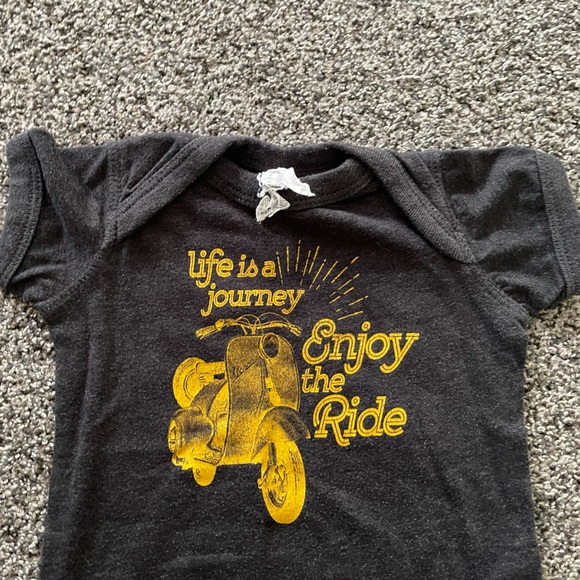 FINAL SALE 8/1/25 Rabbit Skins Scooter Vespa Short Sleeve Onesie, Size 6 Months - Picture 5 of 8